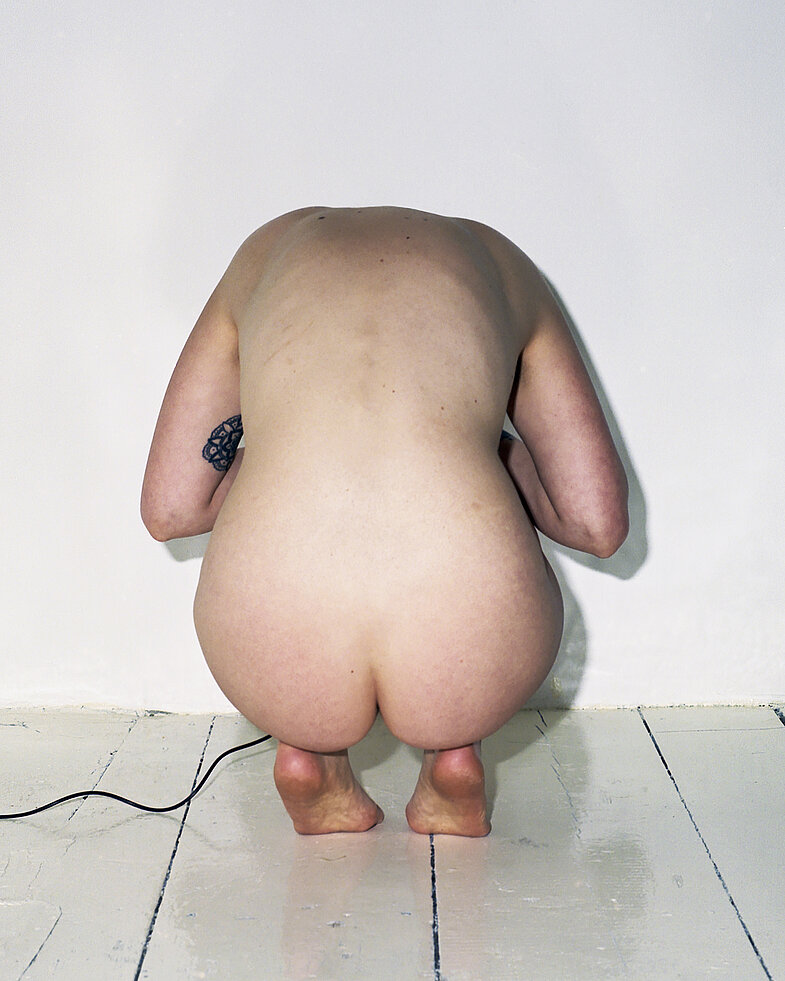 Jay Ritchie, Körper, 190 x 120 cm, C-Print, 2021/02, VG Bild-Kunst Bonn, 2026
