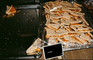 8 Ω LESS – Klangkunst ohne Lautsprecher